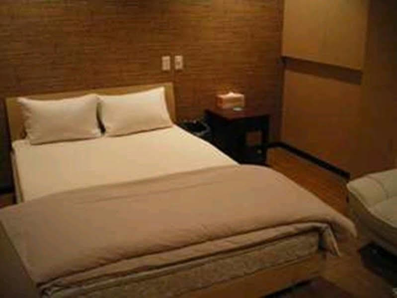 Uehonmachi Plaza Hotel (Adults Only) Osaka Exterior foto